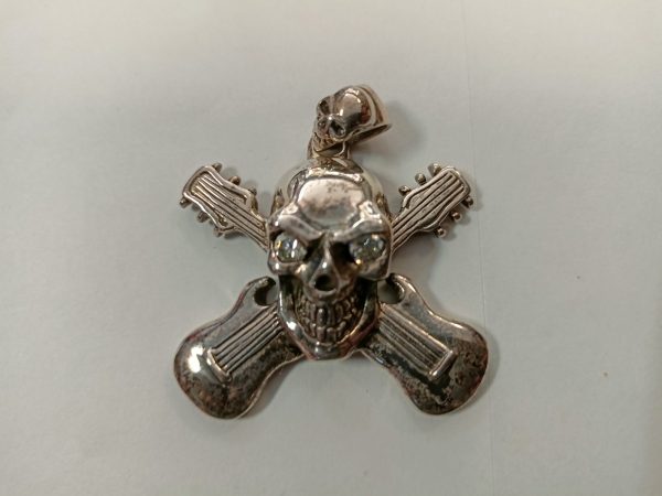 Skull n Guitar Necklace silver