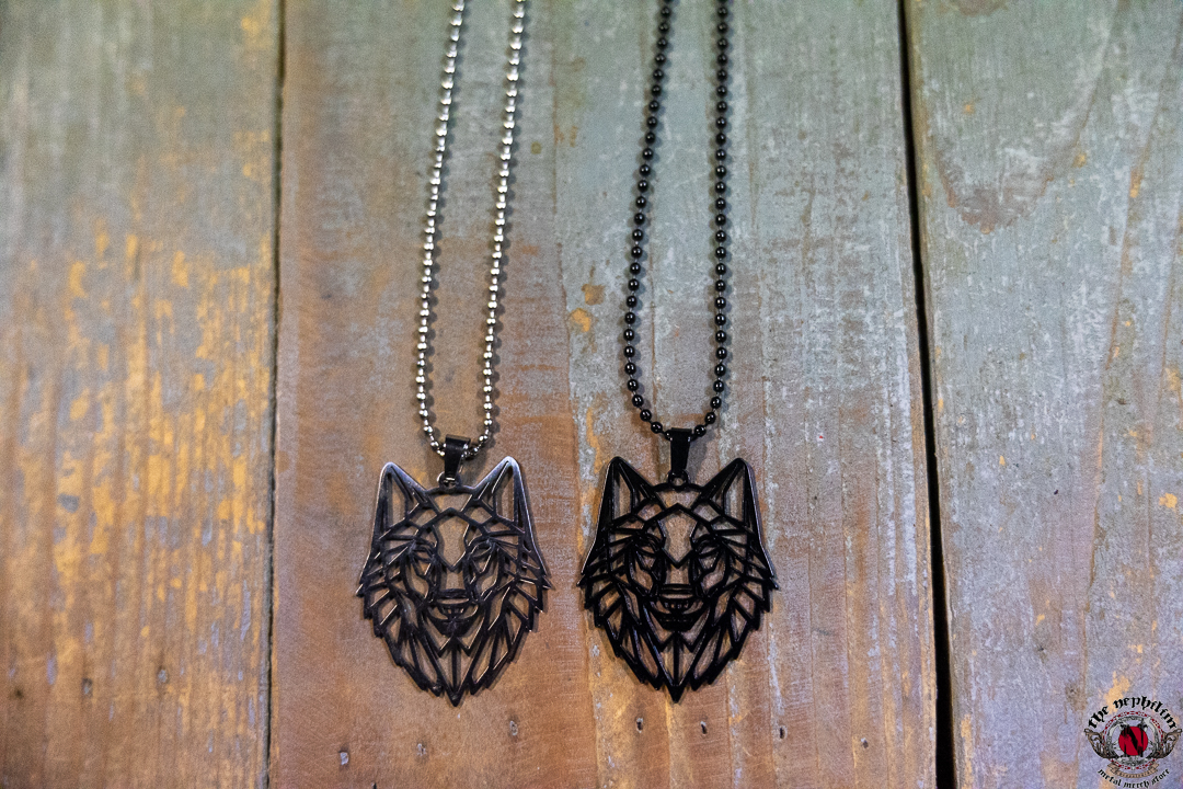 Wolf pendant necklace stainless steel black/silver