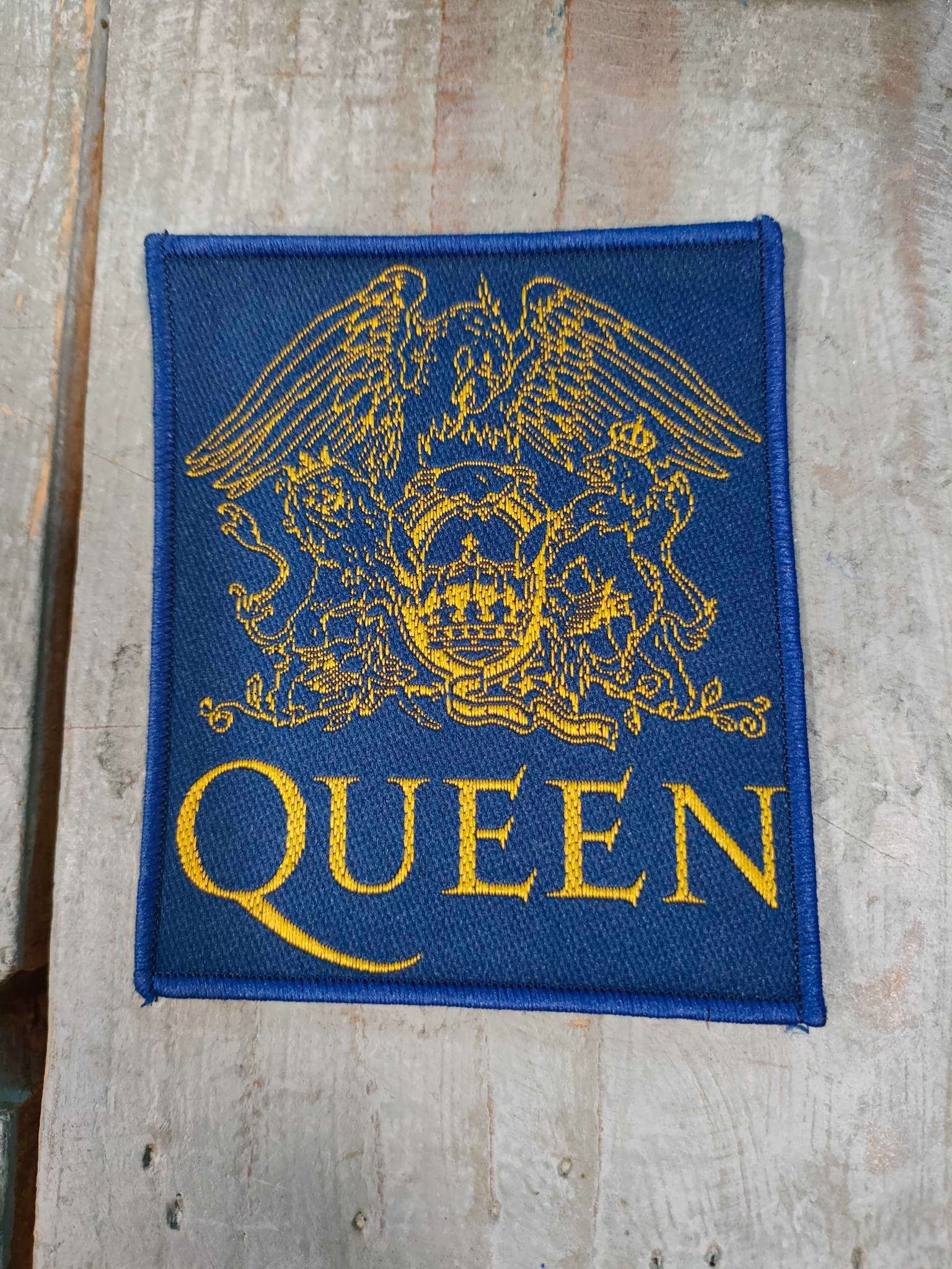 queen logo ραφτο